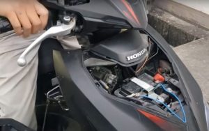 vị trí bình ắc quy xe vision