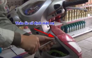 tháo rời các chi tiết ra khỏi xe