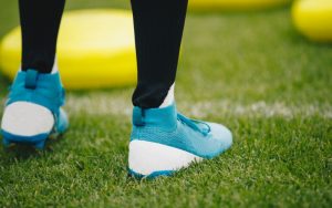 bí quyết chọn mua chọn mua giày đá bóng futsal