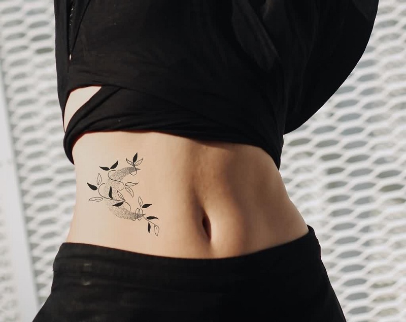 Tattoo ở eo cho nữ