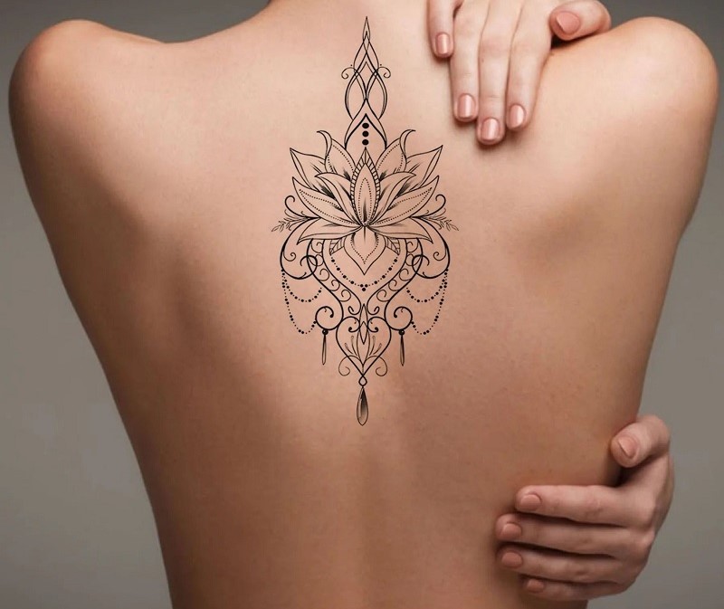 Tattoo ở lưng cho nữ