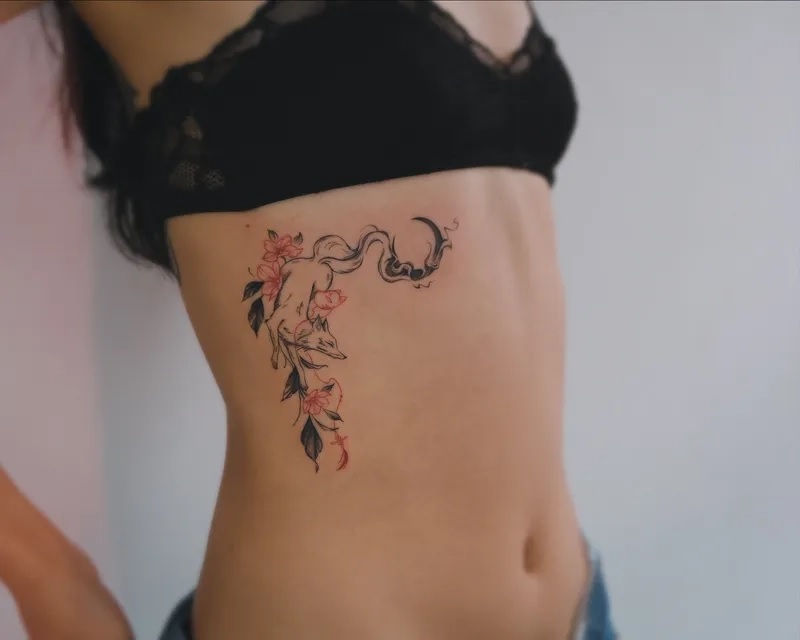 Tattoo ở sườn ngực cho nữ