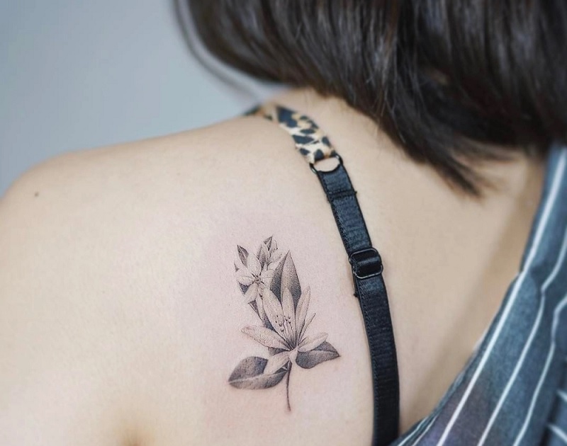 Tattoo ở vai cho nữ