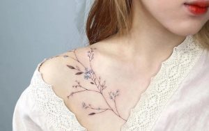 Tattoo xương quai xanh cho nữ