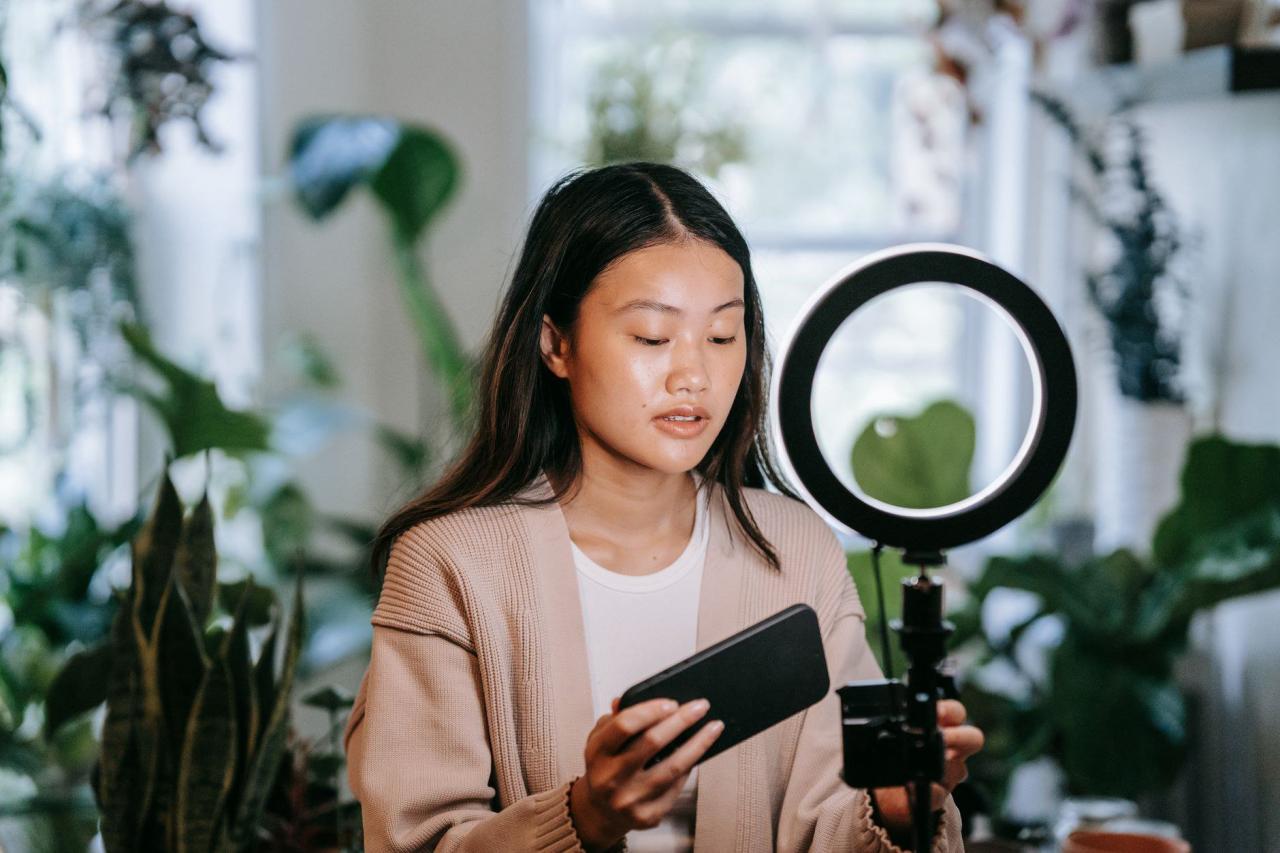 Xu hướng 3: Livestream bán hàng tích hợp giỏ hàng ngay trong video Xu hướng 3: Livestream bán hàng tích hợp giỏ hàng ngay trong video